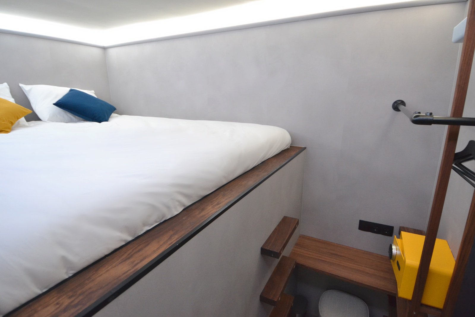 Upper bed with stairs